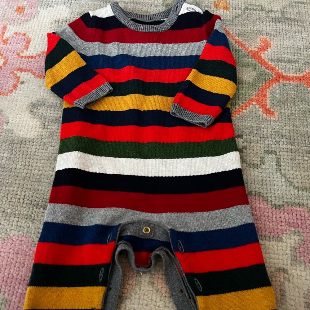 Baby gap bodysuit